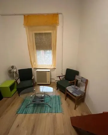 Downtown Apartment With Garden For 3 People Apartment