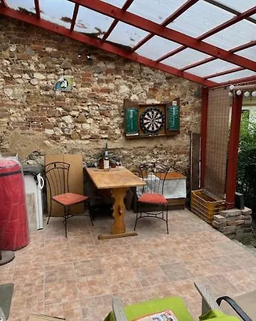 Apartment Downtown Apartment With Garden For 3 People Pecs