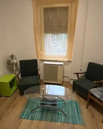 Downtown Apartment With Garden For 3 People Apartment