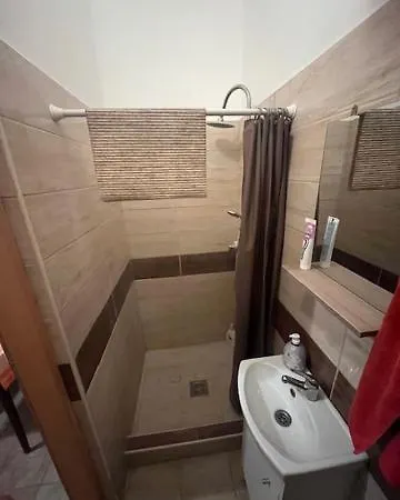 Downtown Apartment With Garden For 3 People Apartment *