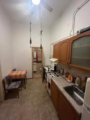 Downtown With Garden * 佩奇