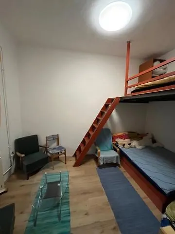 Downtown With Garden * 佩奇